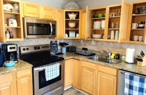 St. Augustine Beach House | Paradise at Anastasia Lodge: Oceanfront Steps to Beach