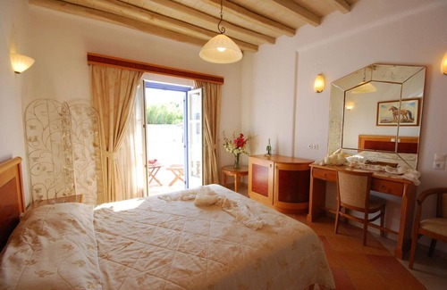 Ano Mera Hotel | Serene Anatolia Hotel with Pool and Ocean View Awaits You