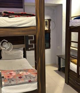Etah Bed & Breakfast | Welcoming Anaya Guest House with Restaurant & Family Amenities