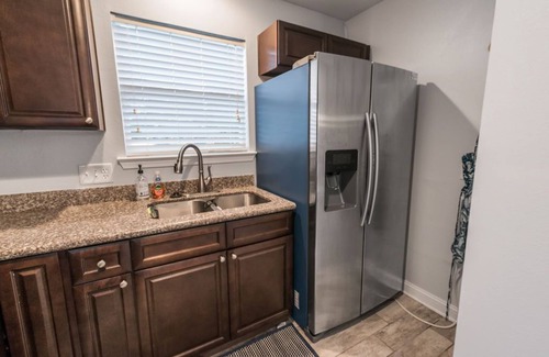 Downtown House | Anchor Bungalow 3-bedroom house with AC, WiFi in peaceful Pensacola