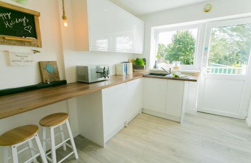Cemaes Bay House | Pet-Friendly Escape at Anchor Cottage: Guest Rated 10/10