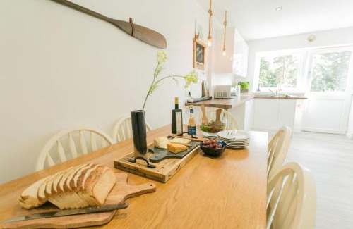 Cemaes Bay House | Pet-Friendly Escape at Anchor Cottage: Guest Rated 10/10