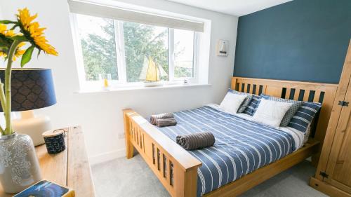 Cemaes Bay House | Pet-Friendly Escape at Anchor Cottage: Guest Rated 10/10