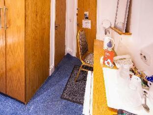 Golders Green Hotel | Cozy Anchor Guest House: Family-Friendly Comfort Awaits