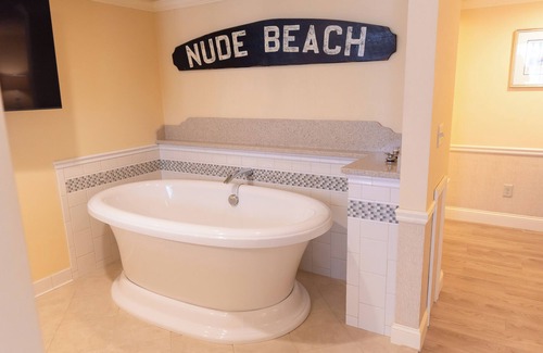 Hyannis Hotel | Seaside Retreat: Anchor In Waterfront Lodging with Pool