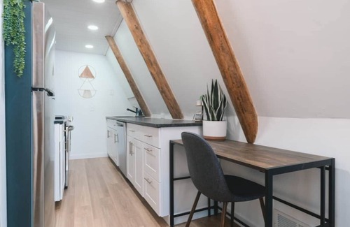 McCall House | Discover Anchor Mountain A-Frame: Top-Rated Getaway with Breakfast