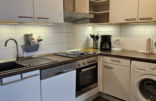 Wismar Apartment | Cozy Anchorage Getaway with Ocean Views and Family Amenities