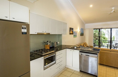Hamilton Island Apartment | Oceanfront Anchorage Complex with Breakfast & Family Amenities