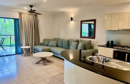 Hamilton Island Apartment | Oceanfront Anchorage Complex with Breakfast & Family Amenities