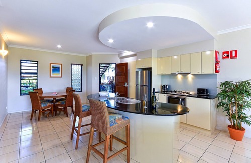 Hamilton Island Apartment | Oceanfront Anchorage Complex with Breakfast & Family Amenities