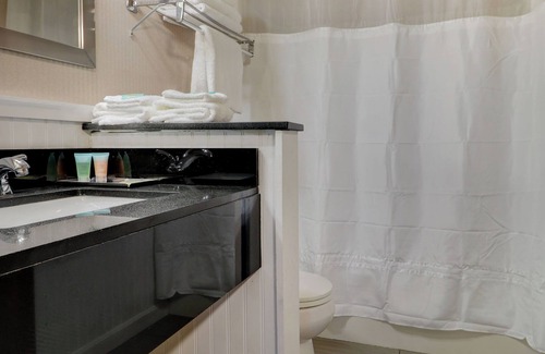 Portsmouth Hotel | Comfortable Anchorage Inns And Suites with Breakfast Included