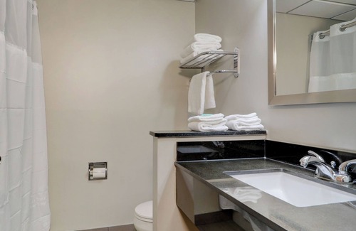 Portsmouth Hotel | Comfortable Anchorage Inns And Suites with Breakfast Included