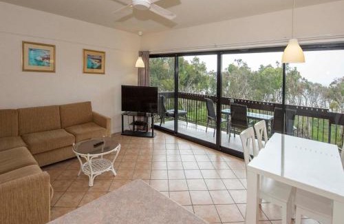 Point Lookout Hotel | Beachfront Getaway at Anchorage on Straddie with Pool