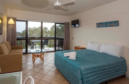 Point Lookout Hotel | Beachfront Getaway at Anchorage on Straddie with Pool