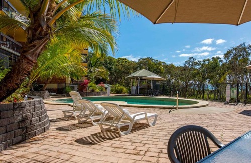 Point Lookout Hotel | Beachfront Getaway at Anchorage on Straddie with Pool