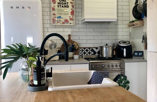 Currarong House | Experience Anchored Currarong: Family-Friendly Coastal Retreat