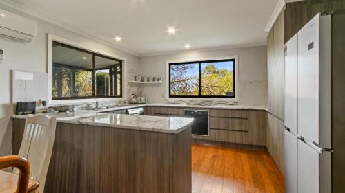 Lakes Entrance House | Anchored on Capes Upstairs