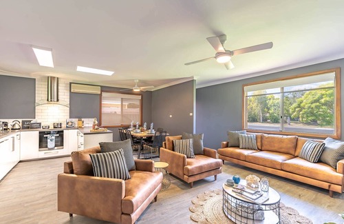 Geographe House | Family-Friendly Retreat: Anchors Away with Secure Backyard
