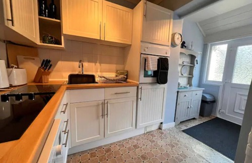 Blue Anchor Apartment | Anchors Away: Pet-Friendly Seaside Apartment with Ocean Views
