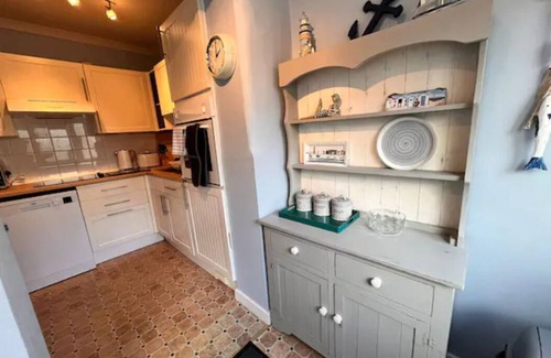 Blue Anchor Apartment | Anchors Away: Pet-Friendly Seaside Apartment with Ocean Views