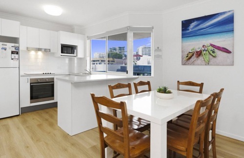 Caloundra Apartment | Anchors Aweigh Unit 6 - This light and bright apartment, only a -minute stroll from the water's edge