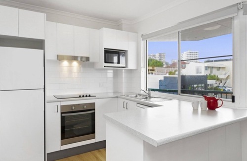 Caloundra Apartment | Anchors Aweigh Unit 6 - This light and bright apartment, only a -minute stroll from the water's edge
