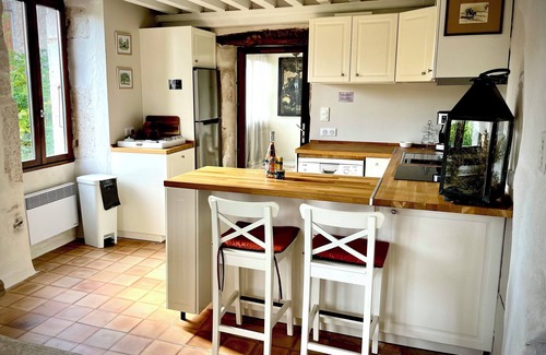 Labastide-de-Virac Villa | Ancien Pigeonnier Provençal. Maison Atypique 6 Personnes, Idéal Famille!