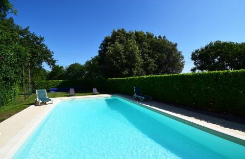 Saint-Martin-de-Villereal Villa | Explore the Restored Ancien Presbytère with Stellar Amenities