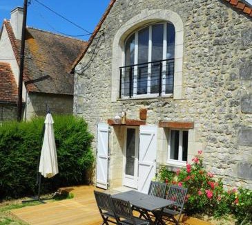 Vou House | Idyllic Artist's Studio Retreat in the Countryside