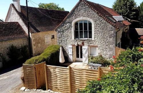 Vou House | Idyllic Artist's Studio Retreat in the Countryside