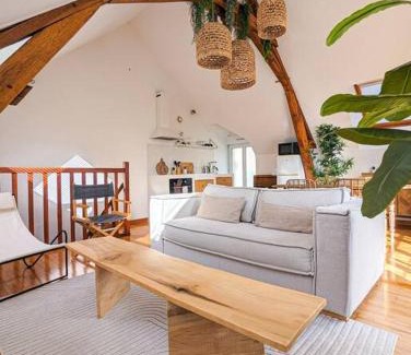 Vou House | Idyllic Artist's Studio Retreat in the Countryside