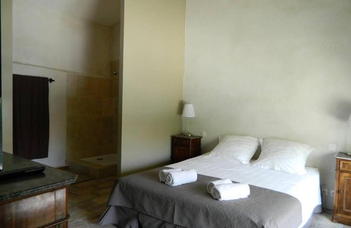 Beauvoisin House | Pet-Friendly Escape at Ancienne Abbaye de Franquevaux