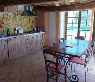 Alan House | Charming Ancienne Dépendance: Family-Friendly Retreat