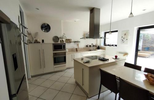 Gallargues-le-Montueux Villa | Experience Oceanfront Bliss at Ancienne Tonnellerie