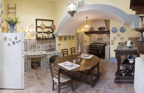 Naples City Centre Apartment | Explore Ancient Center Near Duomo & Santa Chiara Chapel