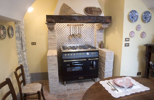 Naples City Centre Apartment | Explore Ancient Center Near Duomo & Santa Chiara Chapel