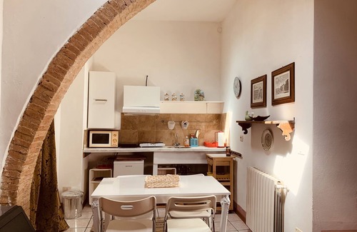 Vescovado Apartment | Relaxing Retreat: Ancient Dwellings at Wisteria Apartments