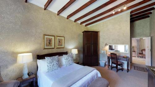 Potchefstroom House | Elegant Stays at Ancient Emperor Guest Estate with Pool & Breakfast