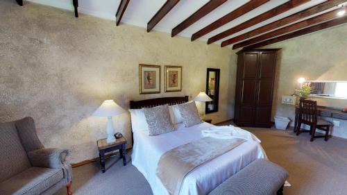 Potchefstroom House | Elegant Stays at Ancient Emperor Guest Estate with Pool & Breakfast