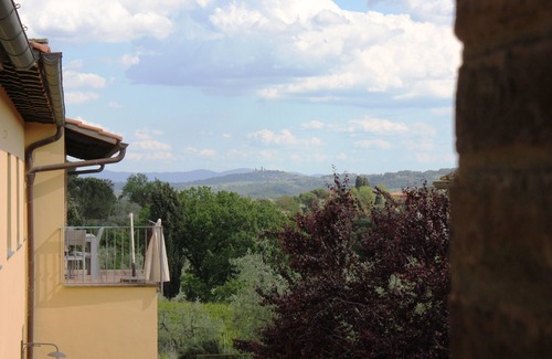 Gambassi Terme Apartment | Idyllic Farmhouse with Pool Near San Gimignano Awaits You