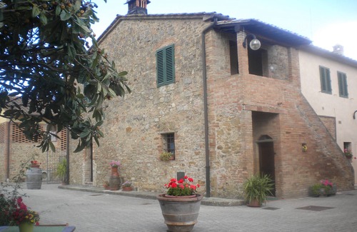 Gambassi Terme Apartment | Idyllic Farmhouse with Pool Near San Gimignano Awaits You
