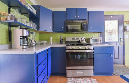 Grand Junction House | Explore Ancient Oak Sanctuary: Scenic Retreat with Spa