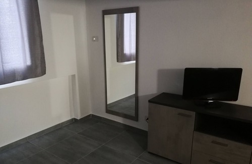 Corsico Apartment | Discover Ancient Postery 1: Family-Friendly Retreat