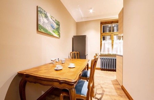 Maskavas Forstate Apartment | Delightful Ancient Storie's AP with Free Parking & Family-Friendly
