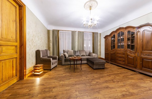 Maskavas Forstate Apartment | Delightful Ancient Storie's AP with Free Parking & Family-Friendly