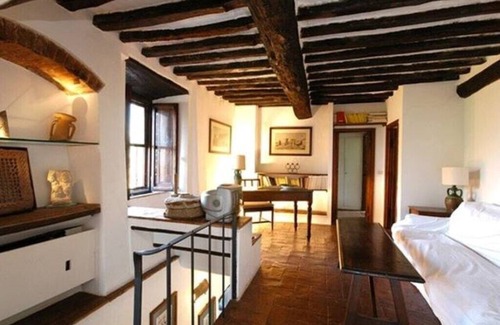 Murlo Villa | Exclusive Ancient Tuscan Farmhouse with Pool for 16 Guests