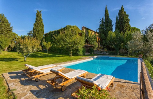 Pergine Valdarno Villa | Charming Tuscan Farmhouse with Private Pool & Scenic Views