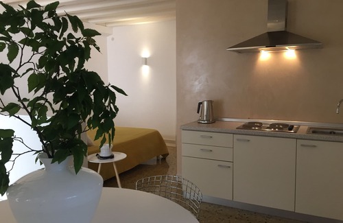 Sandra Villa | Renovated Ancient Villa in Central Sandrà with Breakfast