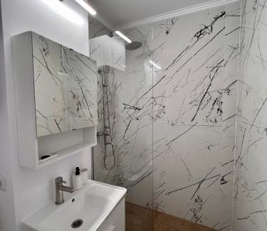 Radauti Apartment | Family-Friendly AncoDirect Apartments - Guest Rated 9.8