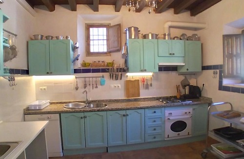 Cartama Cottage | Cozy Farmhouse Retreat for Yoga Workshops and More